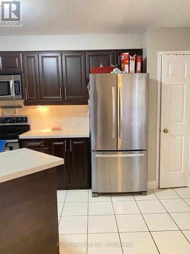 2776 Lindholm Crescent, Mississauga, ON - Indoor Photo Showing Kitchen With Upgraded Kitchen