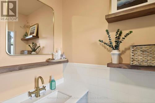 181 Simcoe Street E, Hamilton, ON - Indoor Photo Showing Bathroom