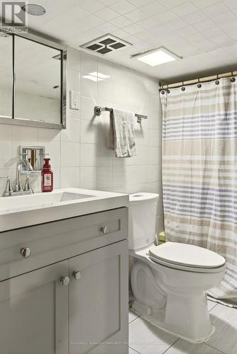 181 Simcoe Street E, Hamilton, ON - Indoor Photo Showing Bathroom