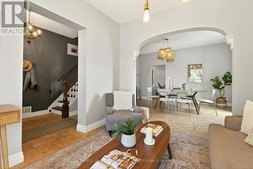181 Simcoe Street E, Hamilton, ON - Indoor Photo Showing Living Room