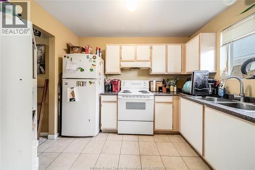 1970 Daytona, Windsor, ON - Indoor Photo Showing Kitchen With Double Sink
