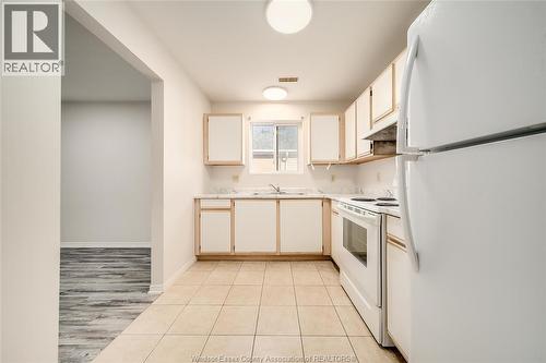 1970 Daytona, Windsor, ON - Indoor Photo Showing Kitchen