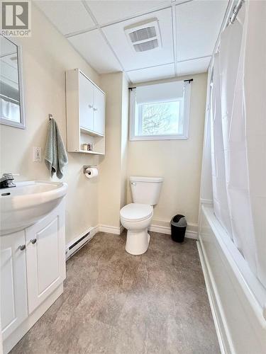 17 Second Avenue, Pasadena, NL - Indoor Photo Showing Bathroom