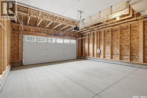 3180 Favel Drive, Regina, SK - Indoor Photo Showing Garage