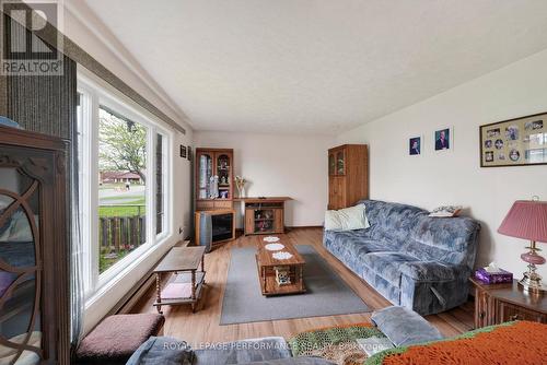 3205 Duval Avenue, Cornwall, ON - Indoor Photo Showing Living Room