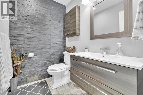 2048 Eugeni, Tecumseh, ON - Indoor Photo Showing Bathroom