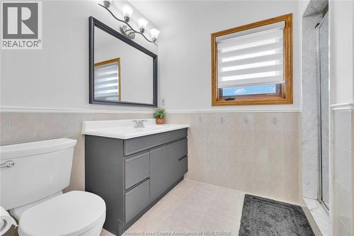 2048 Eugeni, Tecumseh, ON - Indoor Photo Showing Bathroom