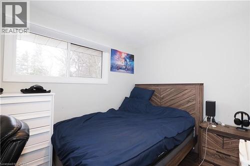 163 Pinegrove Crescent, Waterloo, ON - Indoor Photo Showing Bedroom