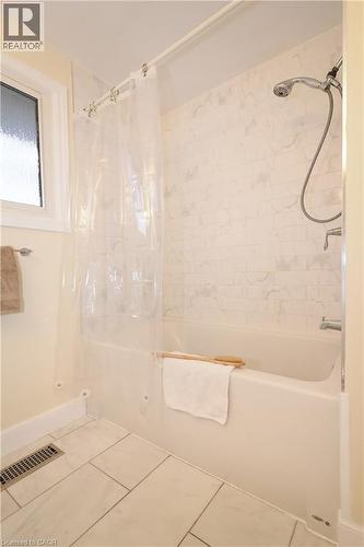 163 Pinegrove Crescent, Waterloo, ON - Indoor Photo Showing Bathroom