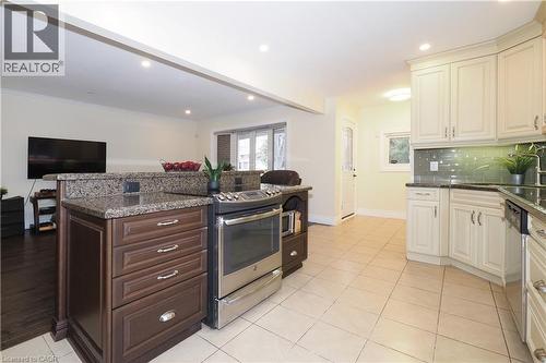 163 Pinegrove Crescent, Waterloo, ON - Indoor Photo Showing Kitchen