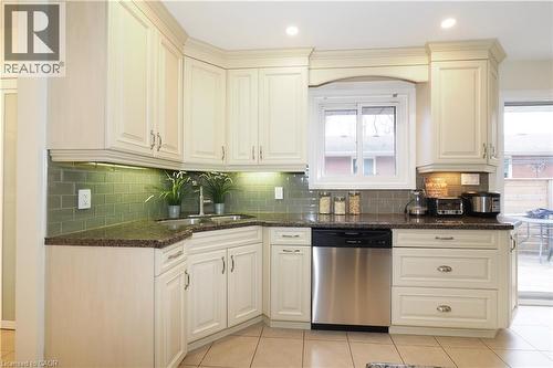 163 Pinegrove Crescent, Waterloo, ON - Indoor Photo Showing Kitchen