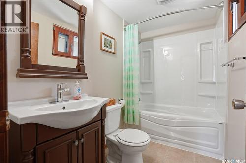 1806 Arlington Avenue, Saskatoon, SK - Indoor Photo Showing Bathroom