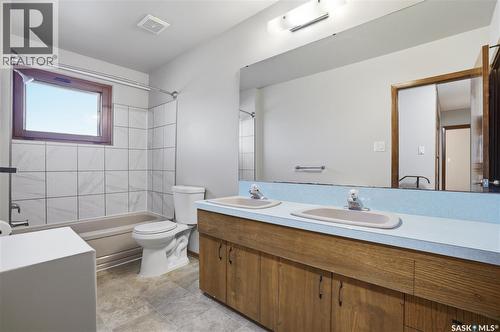 1806 Arlington Avenue, Saskatoon, SK - Indoor Photo Showing Bathroom