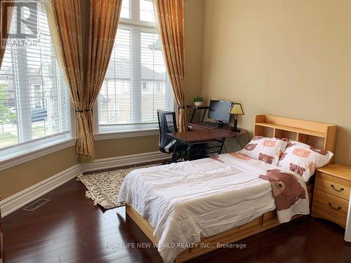 106 Paige Street, Kitchener, ON - Indoor Photo Showing Bedroom