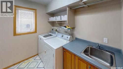 3254 Peyson Bay E, Regina, SK - Indoor Photo Showing Laundry Room