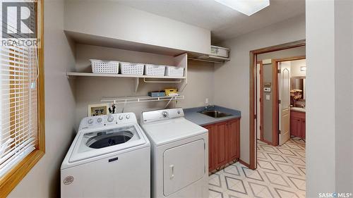 3254 Peyson Bay E, Regina, SK - Indoor Photo Showing Laundry Room