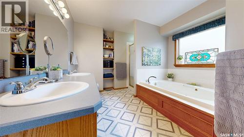 3254 Peyson Bay E, Regina, SK - Indoor Photo Showing Bathroom