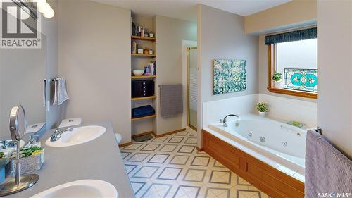 3254 Peyson Bay E, Regina, SK - Indoor Photo Showing Bathroom