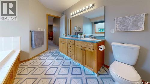 3254 Peyson Bay E, Regina, SK - Indoor Photo Showing Bathroom