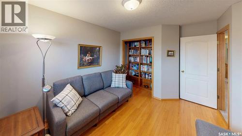 3254 Peyson Bay E, Regina, SK - Indoor Photo Showing Living Room