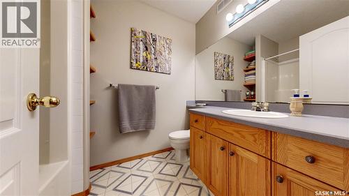 3254 Peyson Bay E, Regina, SK - Indoor Photo Showing Bathroom