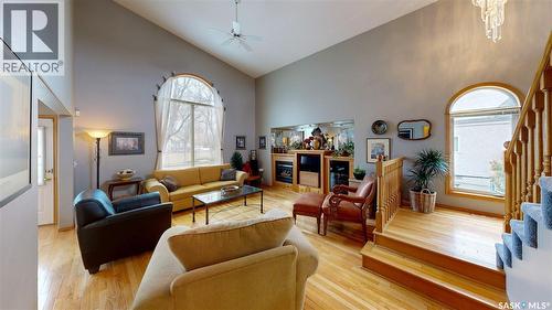 3254 Peyson Bay E, Regina, SK - Indoor Photo Showing Living Room