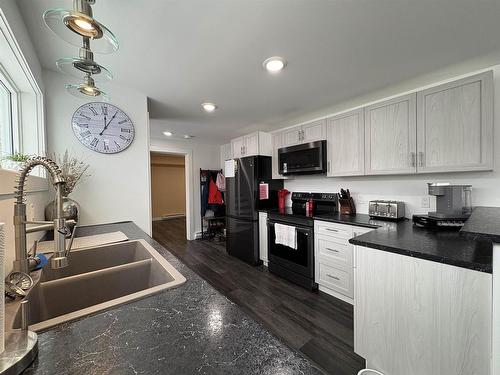 1026 Third Street E, Fort Frances, ON - Indoor Photo Showing Kitchen With Double Sink