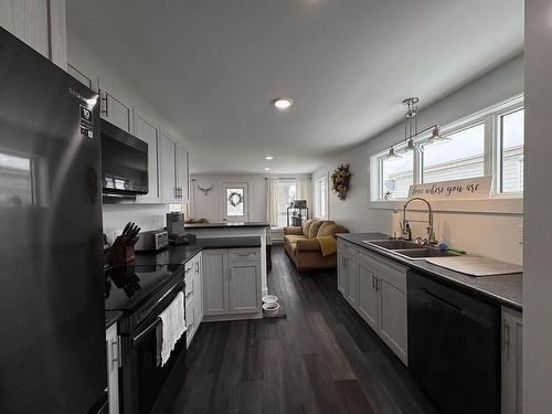 1026 Third Street E, Fort Frances, ON - Indoor Photo Showing Kitchen With Double Sink