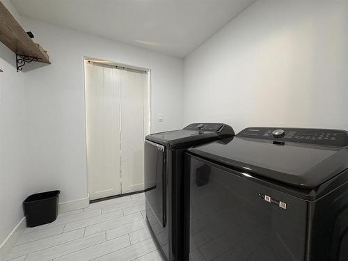 1026 Third Street E, Fort Frances, ON - Indoor Photo Showing Laundry Room