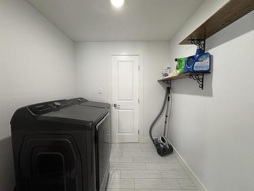 1026 Third Street E, Fort Frances, ON - Indoor Photo Showing Laundry Room