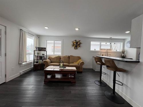 1026 Third Street E, Fort Frances, ON - Indoor Photo Showing Living Room