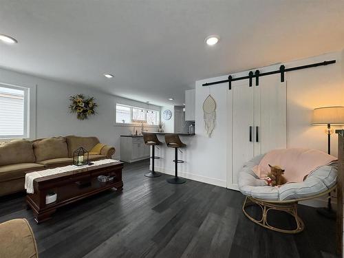 1026 Third Street E, Fort Frances, ON - Indoor Photo Showing Living Room