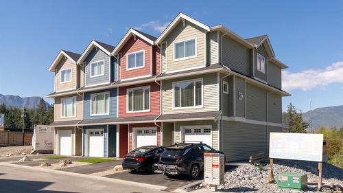 3-1910 11 Avenue  Salmon Arm, BC V1E 2V5