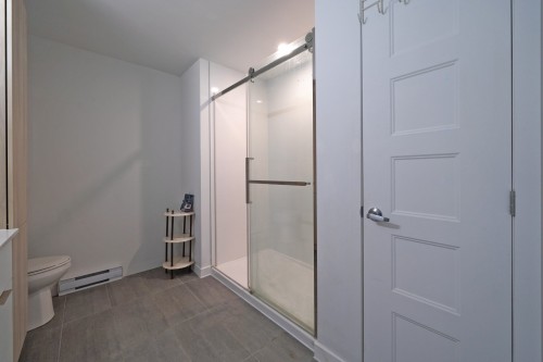 Bathroom - 107-5200 Boul. Henri-Bourassa O., Montréal (Saint-Laurent), QC - Indoor Photo Showing Bathroom