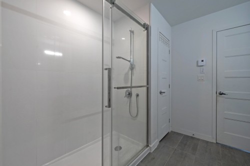 Bathroom - 107-5200 Boul. Henri-Bourassa O., Montréal (Saint-Laurent), QC - Indoor Photo Showing Bathroom