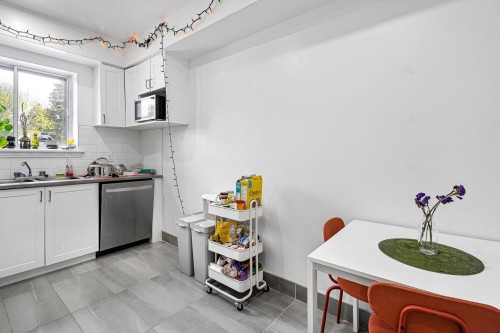 Cuisine - 2-2180 Av. Van Horne, Montréal (Côte-Des-Neiges/Notre-Dame-De-Grâce), QC - Indoor Photo Showing Kitchen With Double Sink