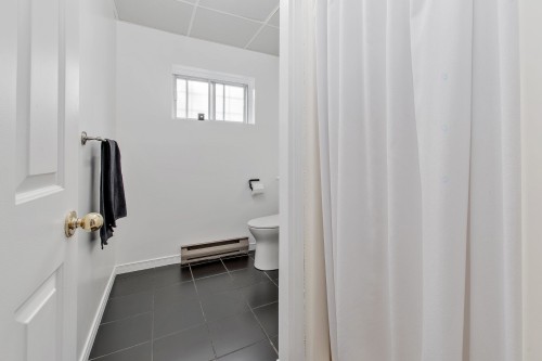 Salle de bains - 953 Rue Des Érables, Saint-Eustache, QC - Indoor