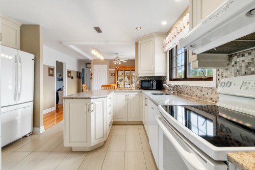 Cuisine - 46 Rue De Varsovie, Laval (Vimont), QC - Indoor Photo Showing Kitchen