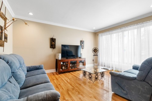 Salon - 46 Rue De Varsovie, Laval (Vimont), QC - Indoor Photo Showing Living Room
