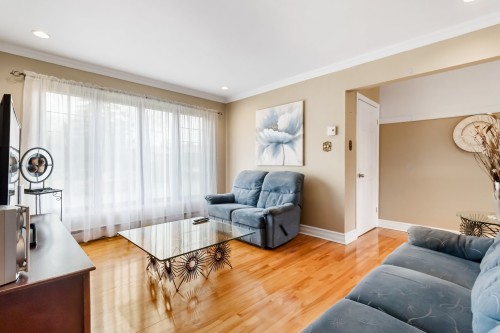 Salon - 46 Rue De Varsovie, Laval (Vimont), QC - Indoor Photo Showing Living Room