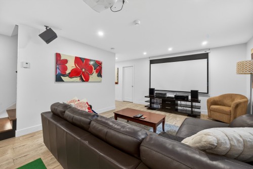 Salle familiale - 29 Rue De La Randonnée, Boischatel, QC - Indoor Photo Showing Living Room