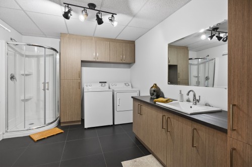Salle de bains - 29 Rue De La Randonnée, Boischatel, QC - Indoor Photo Showing Laundry Room