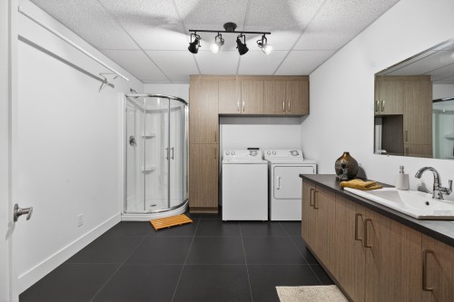Salle de bains - 29 Rue De La Randonnée, Boischatel, QC - Indoor Photo Showing Laundry Room