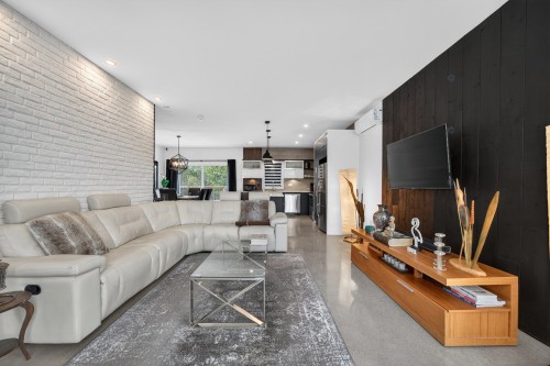 Salon - 29 Rue De La Randonnée, Boischatel, QC - Indoor Photo Showing Living Room