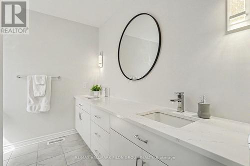 396 Ventoux Avenue, Ottawa, ON - Indoor Photo Showing Bathroom