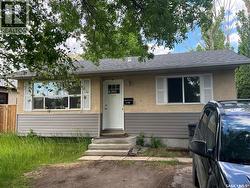 649 Douglas CRESCENT  Saskatoon, SK S7L 4T9