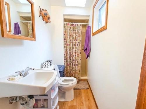 227 Transmitter Road, Kenora, ON - Indoor Photo Showing Bathroom