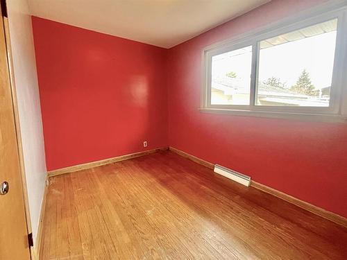 45 Dingwall Parkway, Dryden, ON - Indoor Photo Showing Other Room