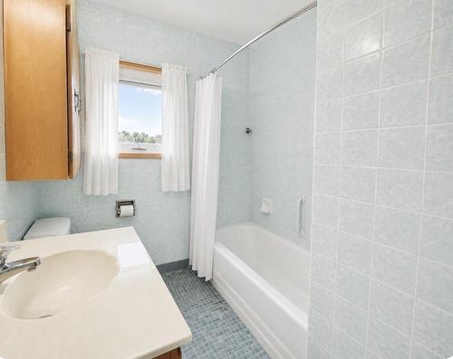 45 Dingwall Parkway, Dryden, ON - Indoor Photo Showing Bathroom