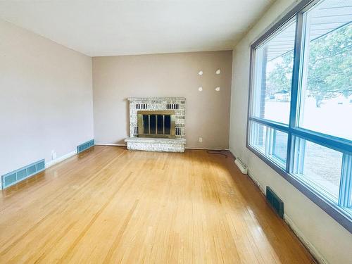 45 Dingwall Parkway, Dryden, ON - Indoor Photo Showing Living Room With Fireplace